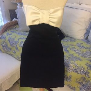 White House Black Market Bow dress Size 0